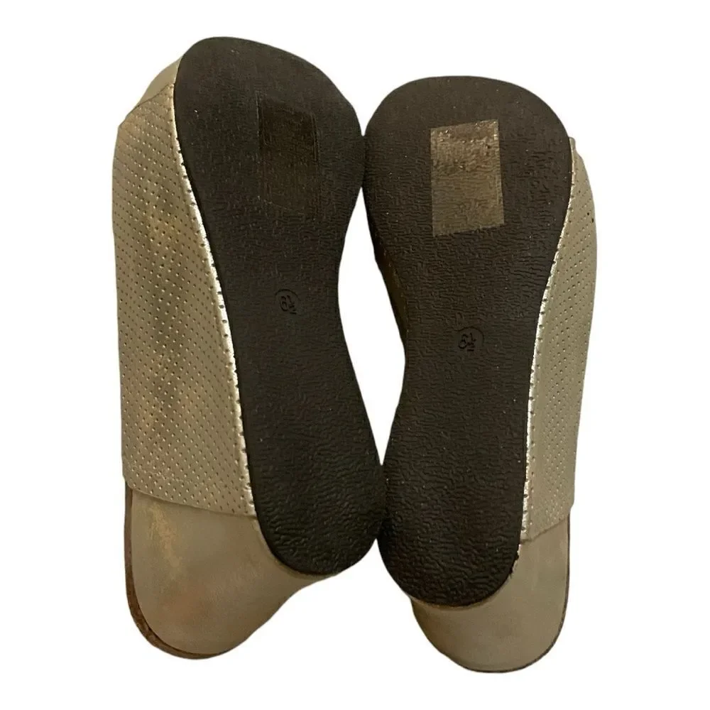 Pierre Dumas metallic gold wedges 6 1/2